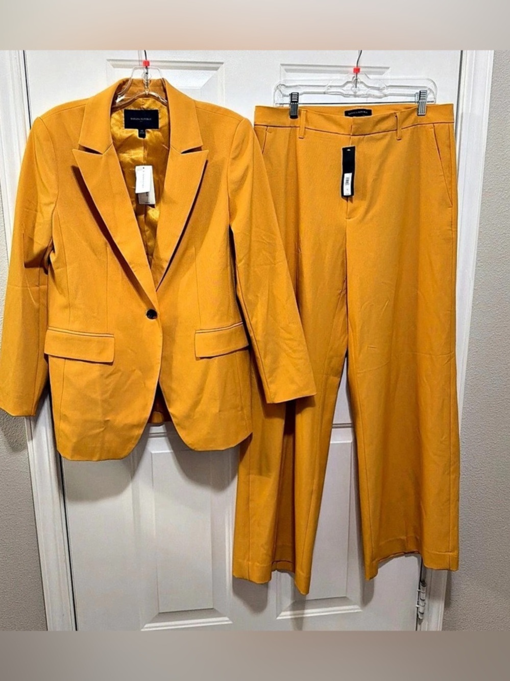 NWT Banana Republic women’s suit set wide leg Pantsuit 12 / blazer Sz 10 mustar